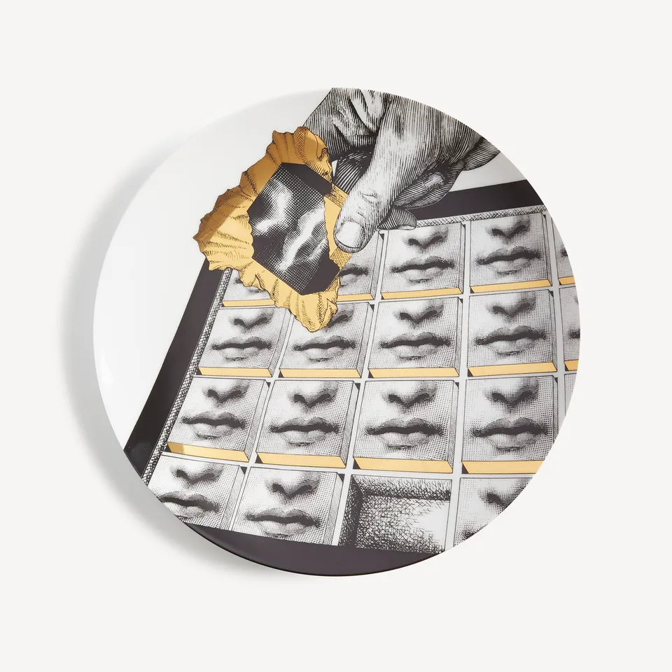 atelier-fornasetti-tema-e-variazioni-wandteller-n-362-porzellan-gold image 1