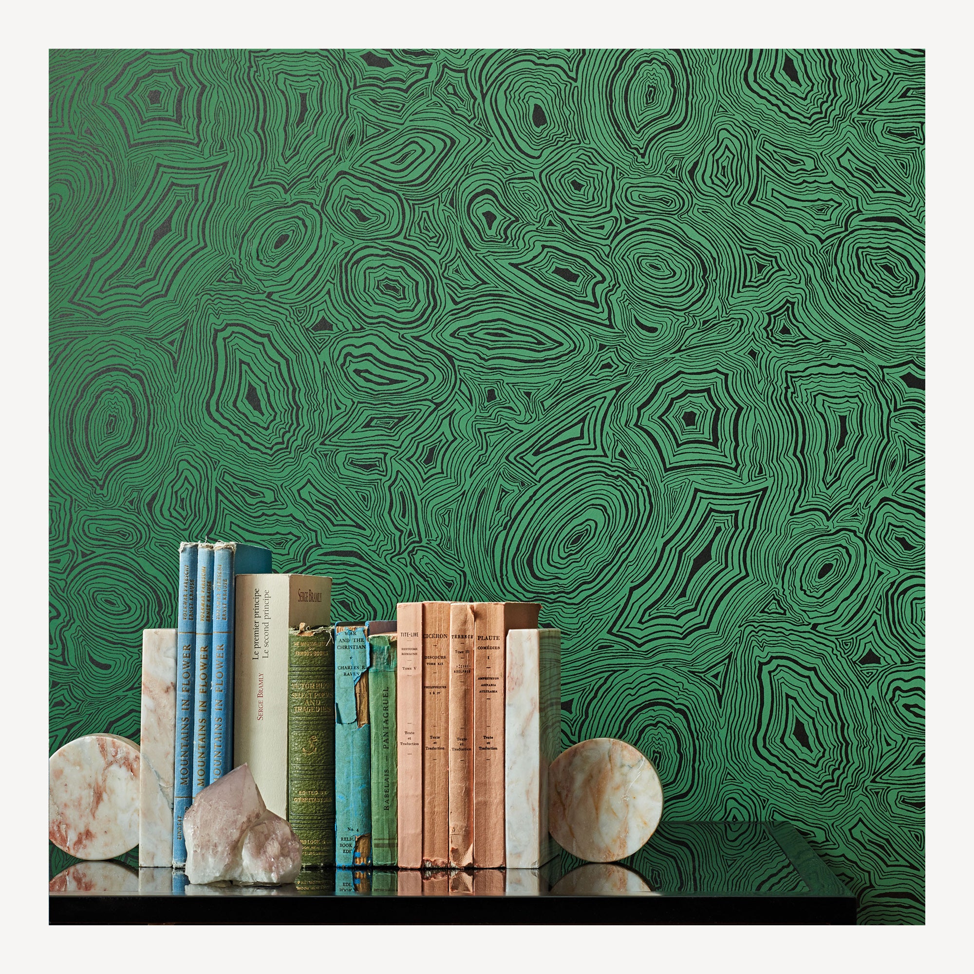 atelier-fornasetti-malachite-wallpaper-tapete-52-cm-x-10-m-mineral image 2