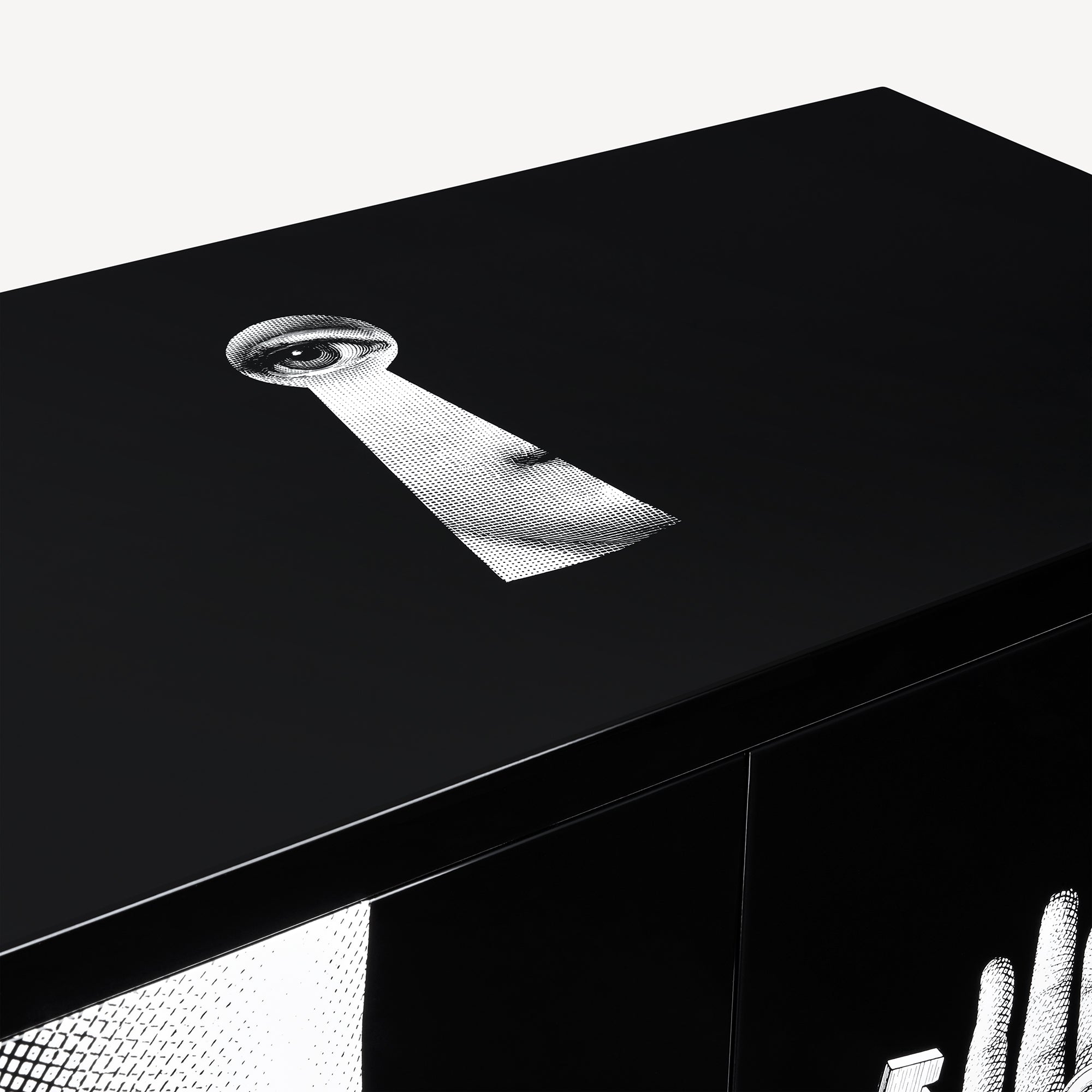 atelier-fornasetti-mani-sideboard-hand-schl-ssel-kommode-klein image 6