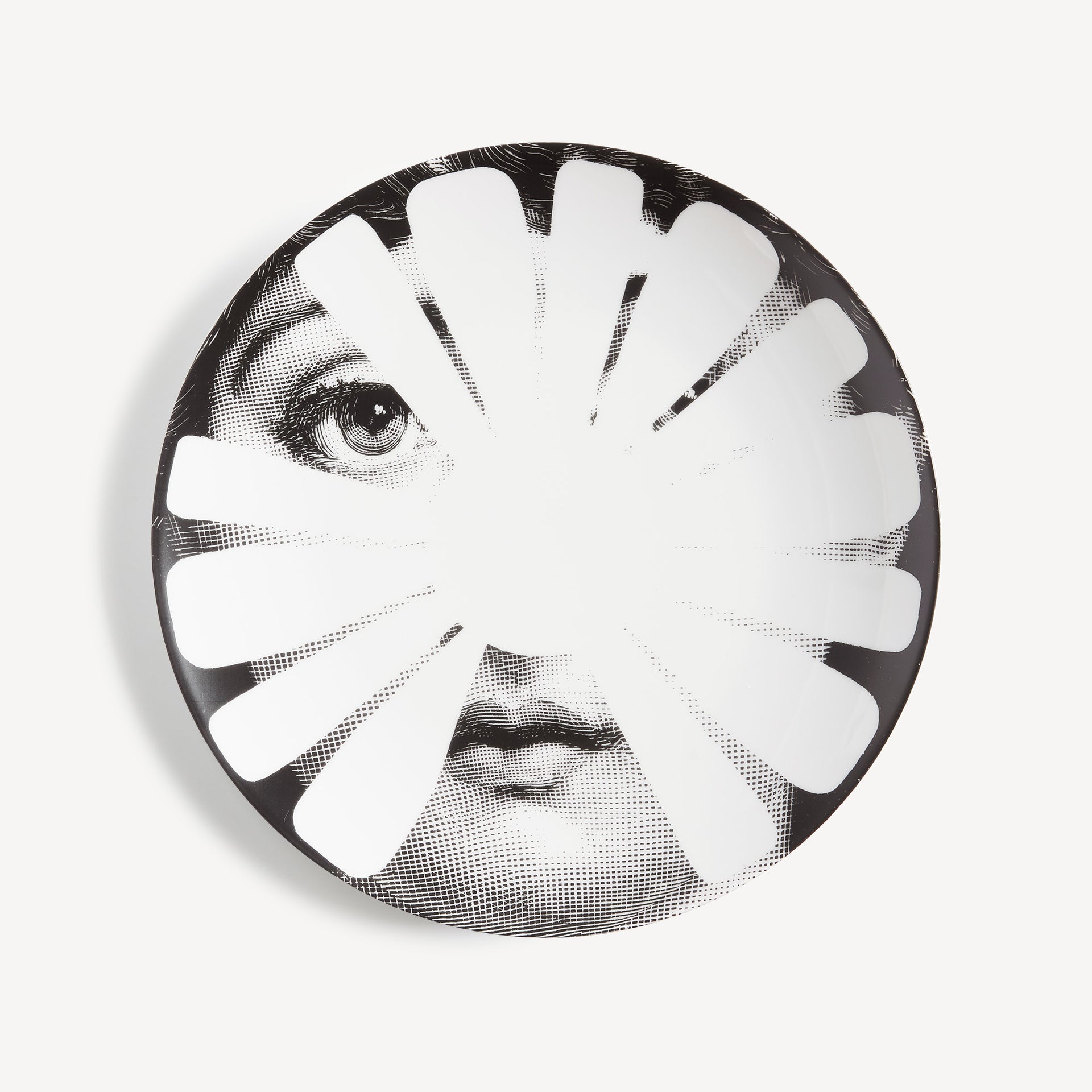 fornasetti-tema-e-variazioni-n-37-wandteller-porzellan-lina-cavalieri image 1