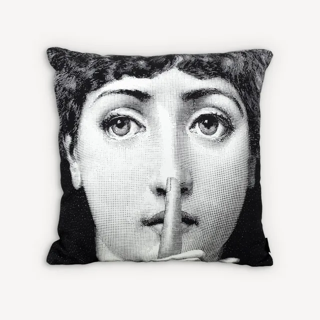 atelier-fornasetti-silenzio-kissen-lina-cavalieri-portrait image 1