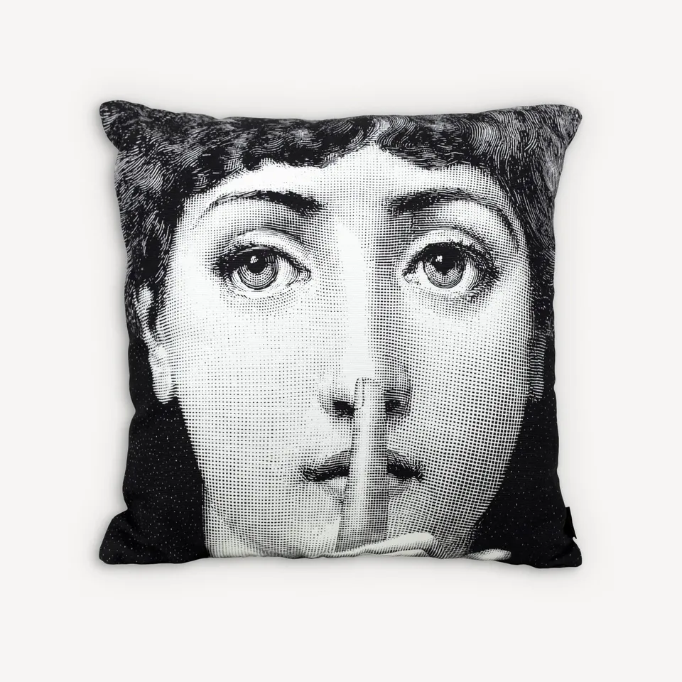 atelier-fornasetti-silenzio-kissen-lina-cavalieri-portrait image 1