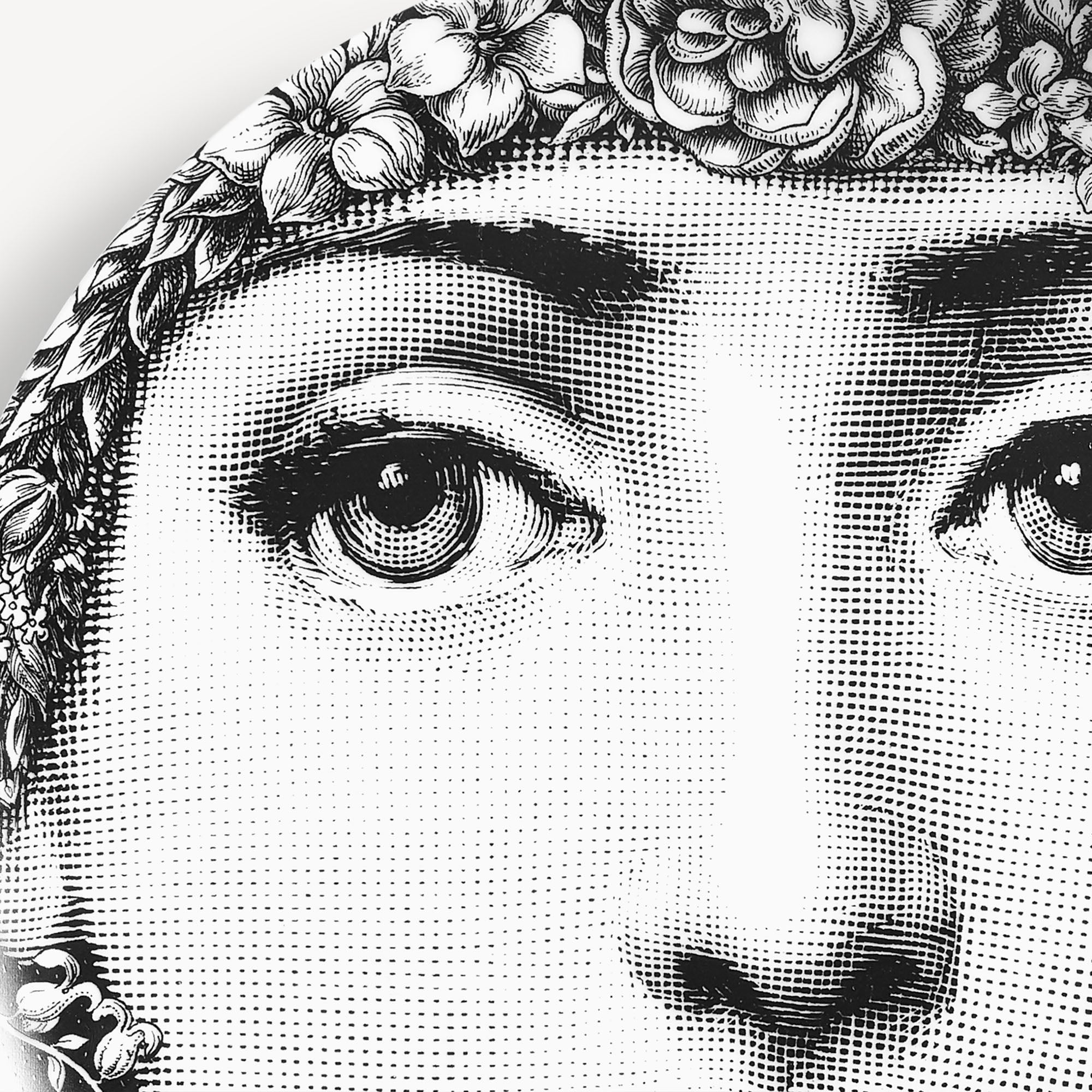 fornasetti-tema-e-variazioni-nr-144-wandteller-gesicht image 4