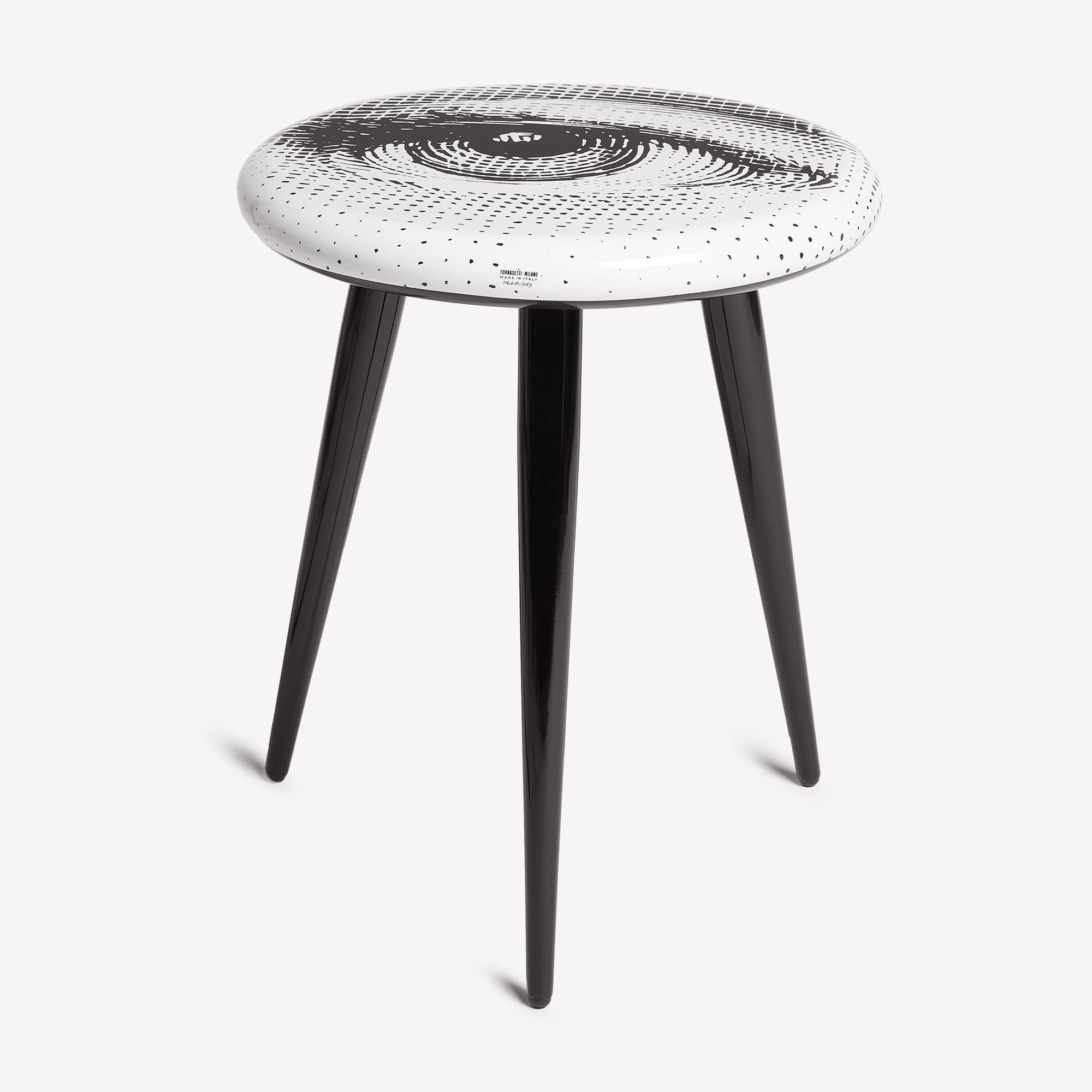 fornasetti-occhio-hocker-siebdruck-holzbeine-auge image 1