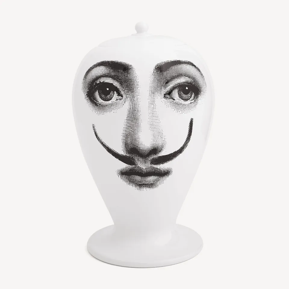 fornasetti-la-femme-aux-moustaches-vase-keramik-gesicht image 1