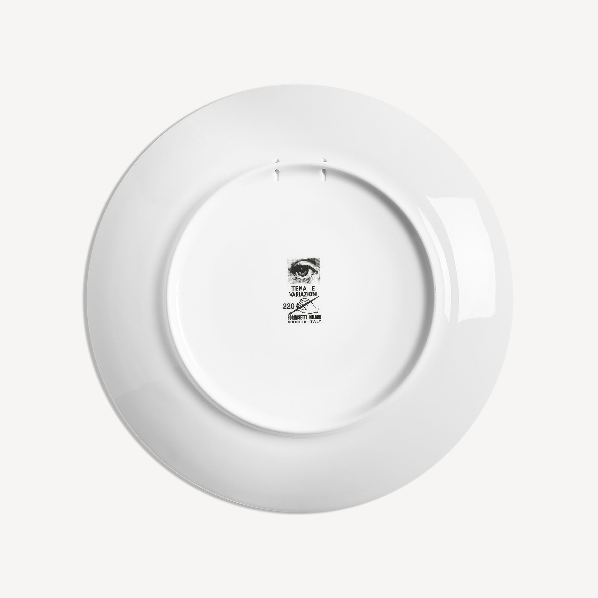 fornasetti-tema-e-variazioni-wandteller-n-220-porzellan-lina-cavalieri image 3