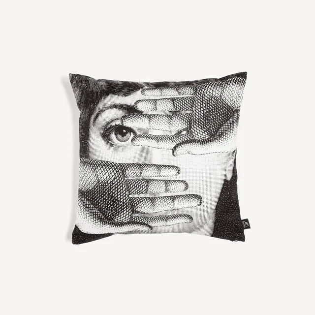 fornasetti-abbaglio-kissen-tema-e-variazioni-gesicht image 1