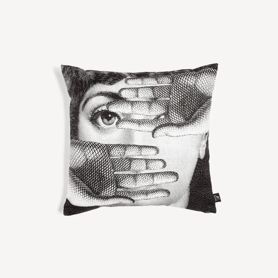 fornasetti-abbaglio-kissen-tema-e-variazioni-gesicht image 1
