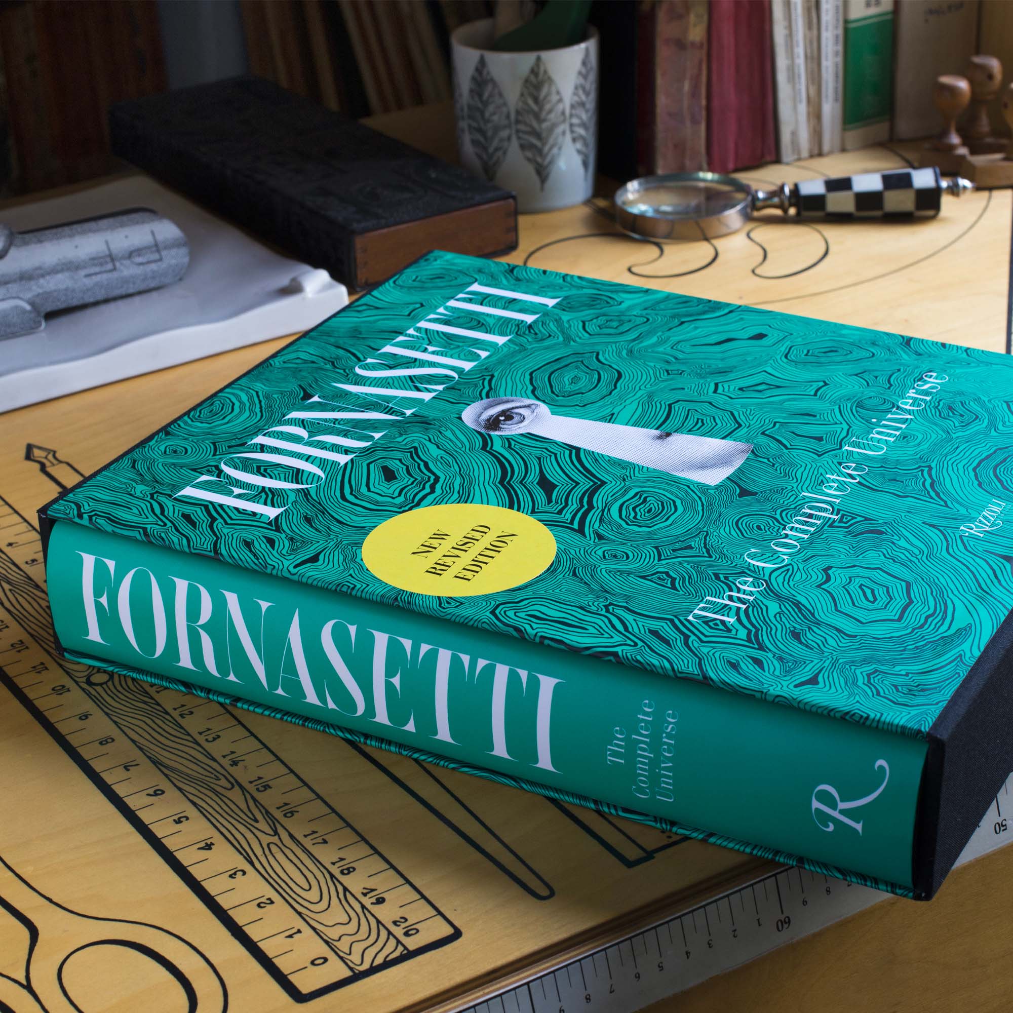 atelier-fornasetti-buch-the-complete-universe-englisch image 2