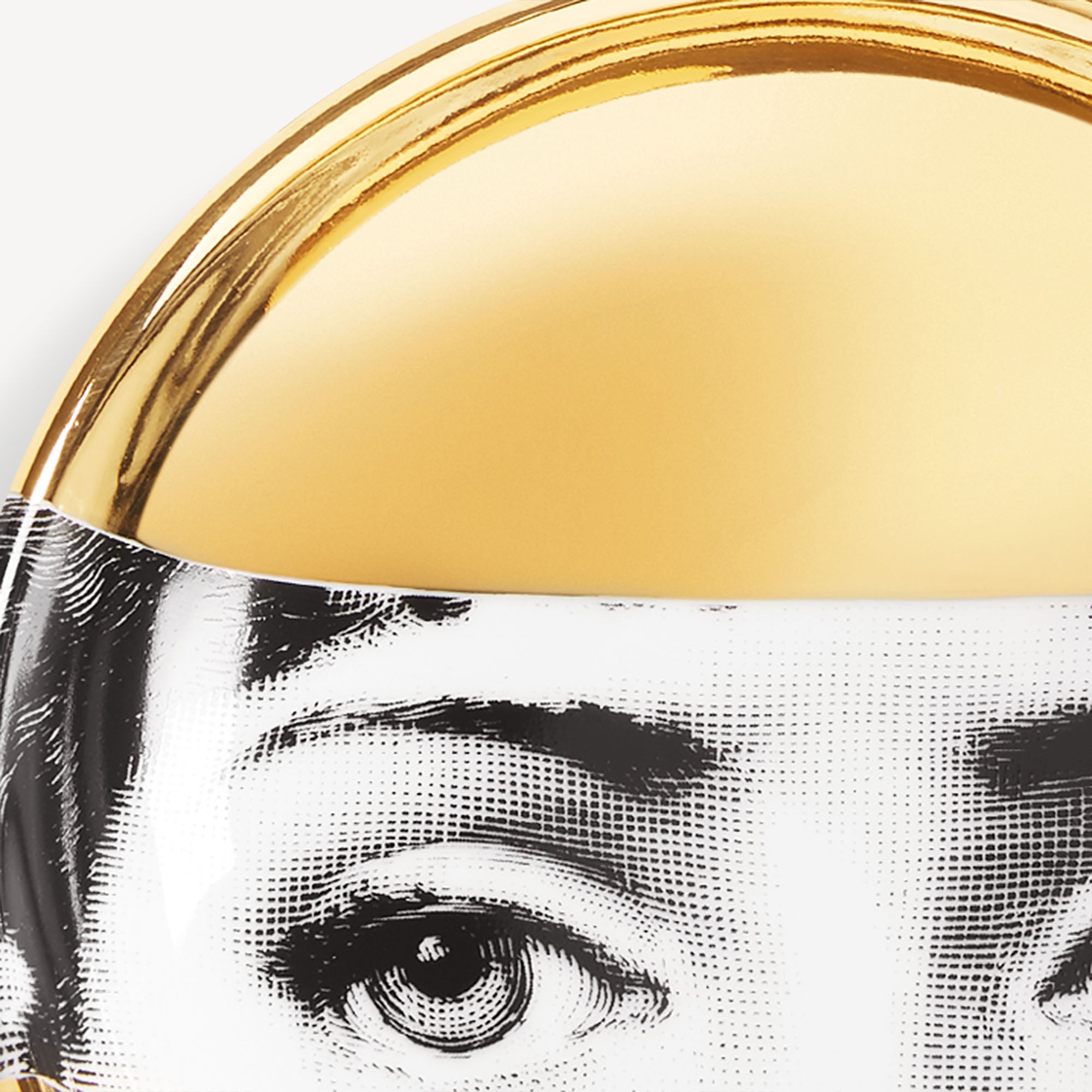 fornasetti-tema-e-variazioni-n-32-aschenbecher-porzellan-gold image 4