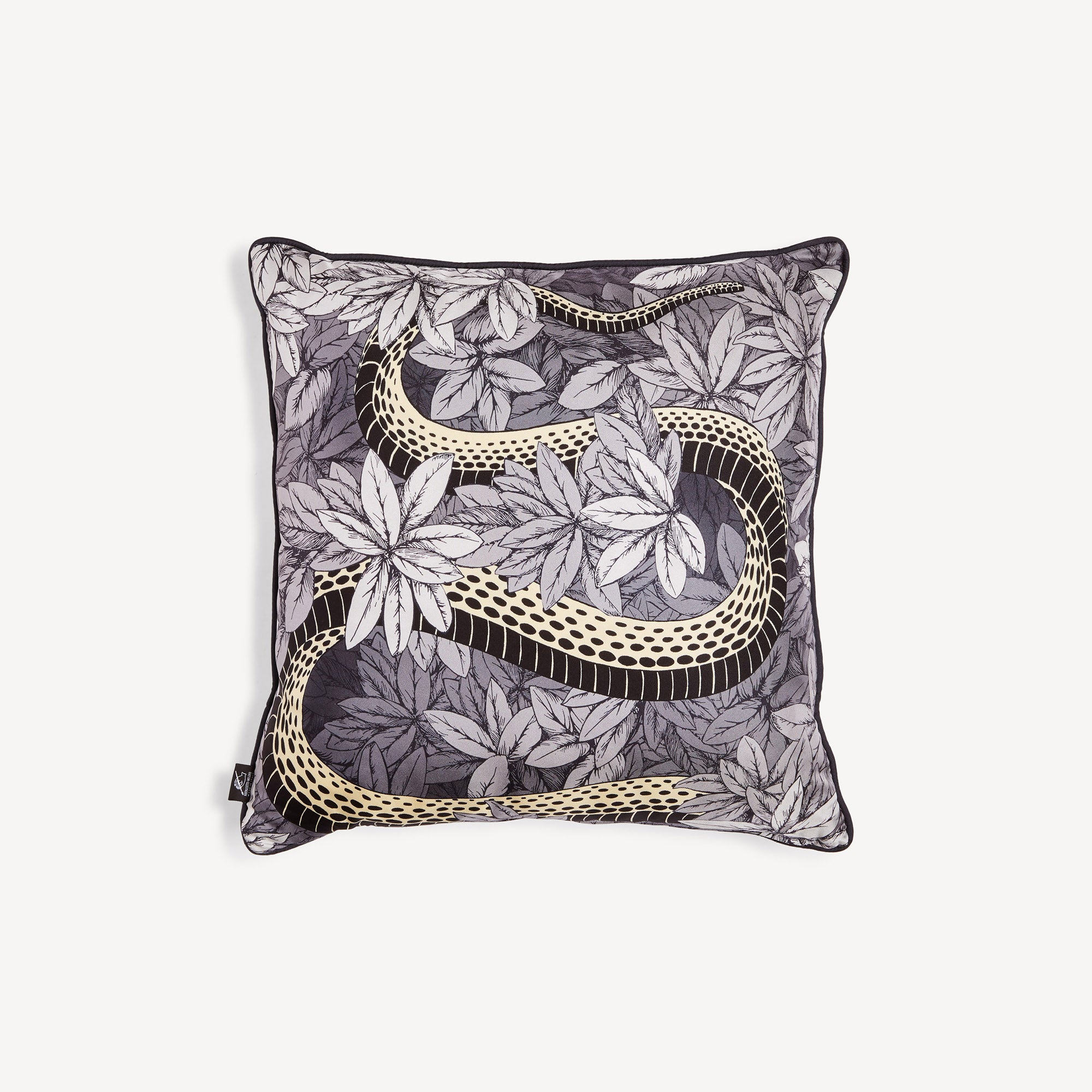 atelier-fornasetti-peccato-originale-seidenkissen image 3