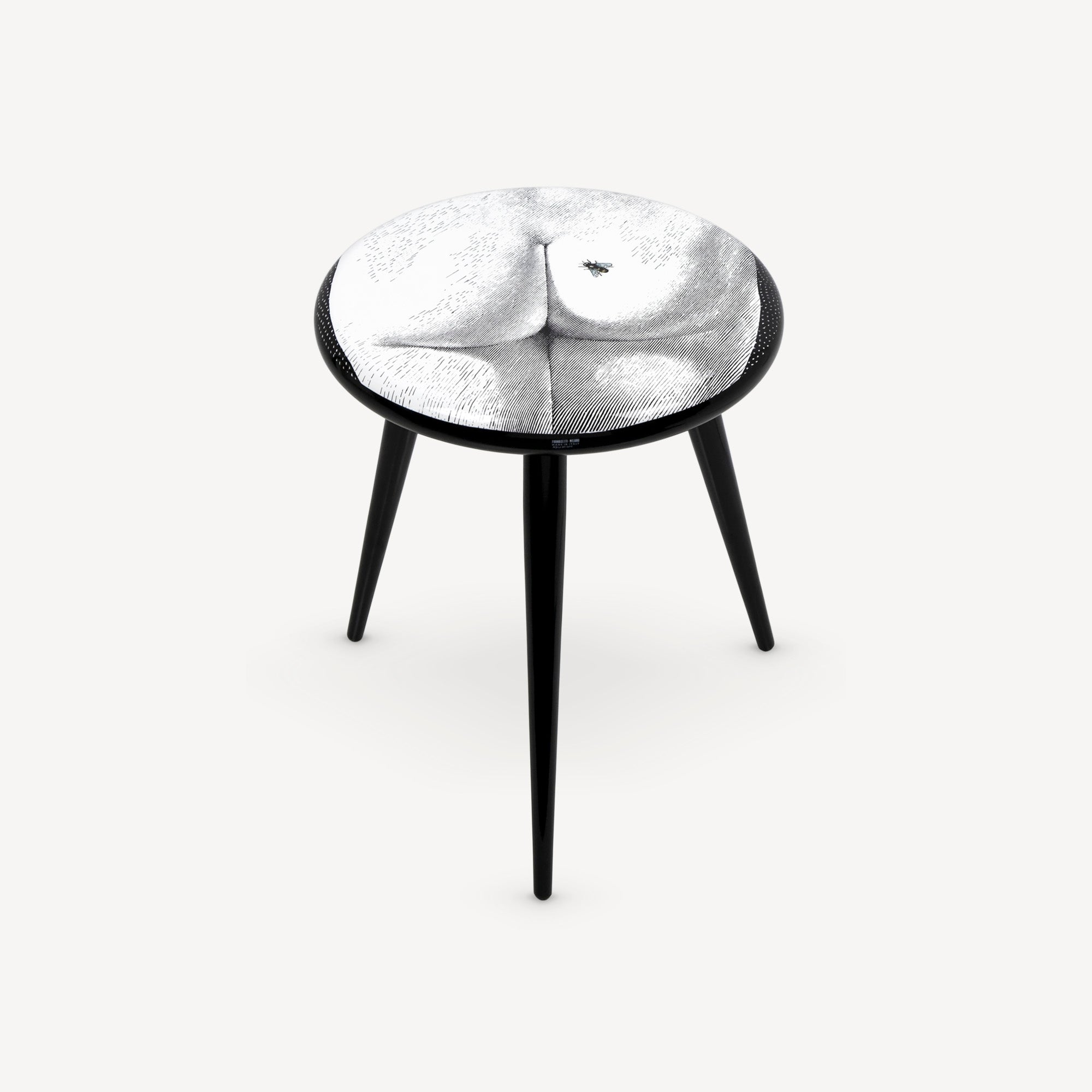 atelier-fornasetti-bee-hocker-rund-biene image 1