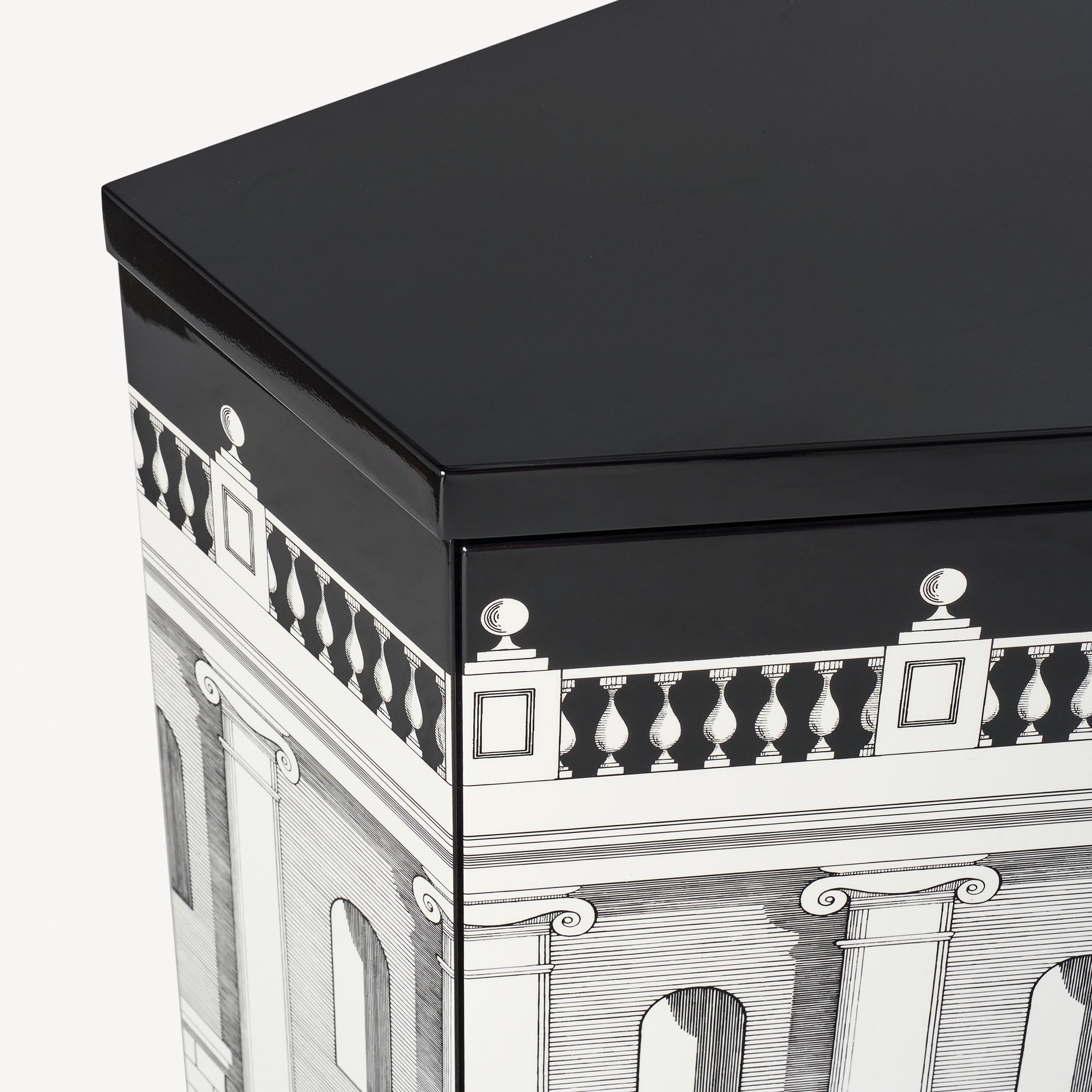 atelier-fornasetti-casa-con-colonne-schrank-polyedrisch-messing image 4