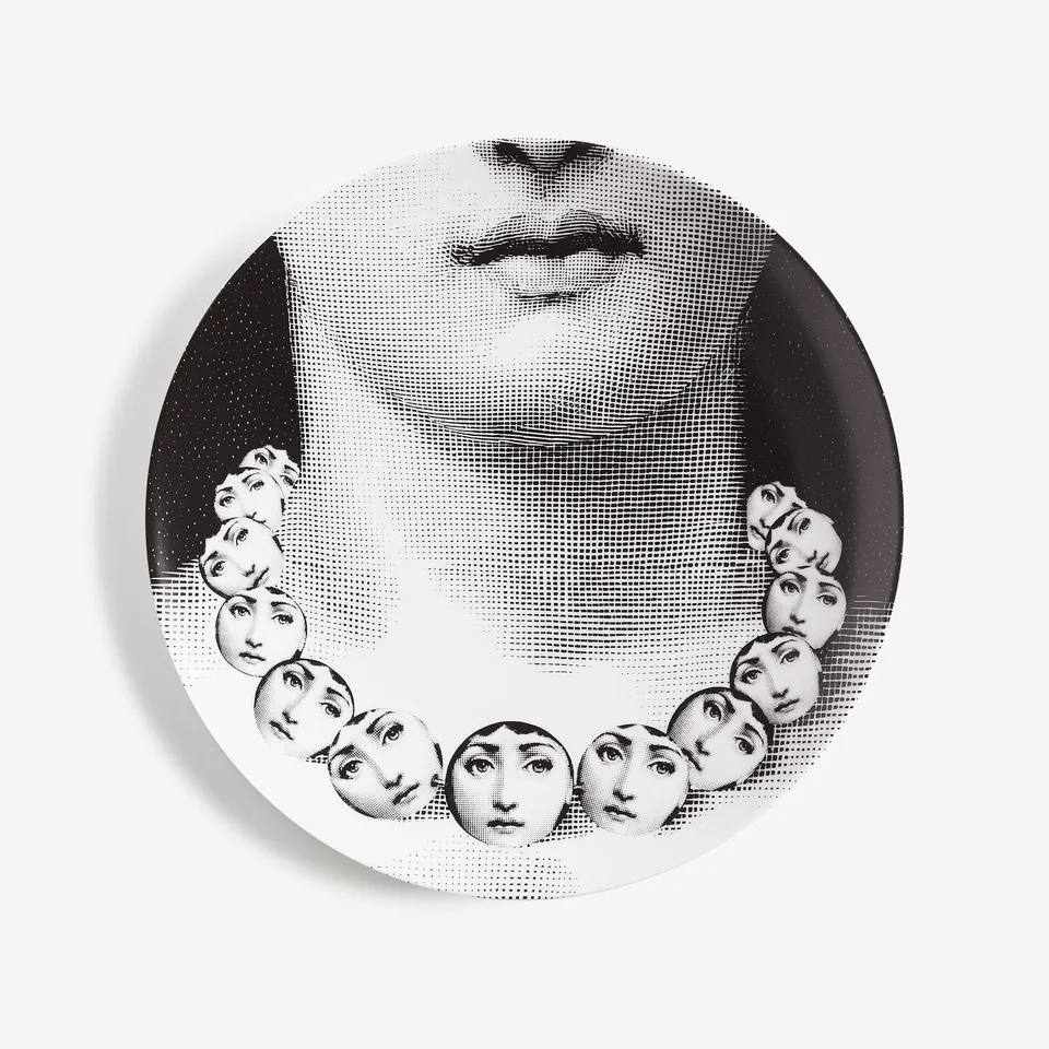 fornasetti-tema-e-variazioni-wandteller-n-107-porzellan-lina-cavalieri image 1