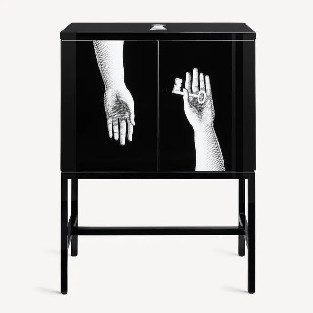 atelier-fornasetti-mani-sideboard-hand-schl-ssel-kommode-klein image 1