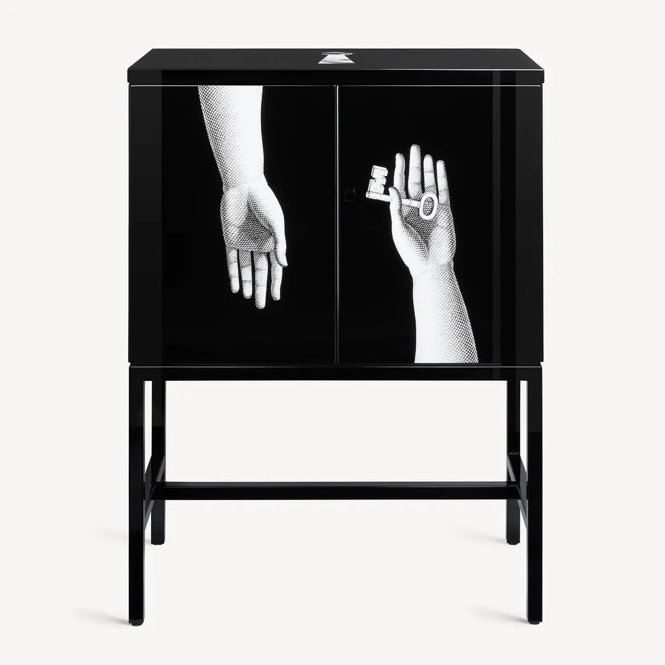 atelier-fornasetti-mani-sideboard-hand-schl-ssel-kommode-klein image 1