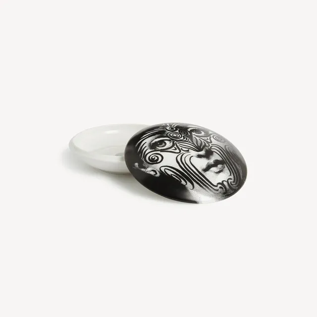 fornasetti-tema-e-variazioni-n-9-dose-rund-porzellan image 1