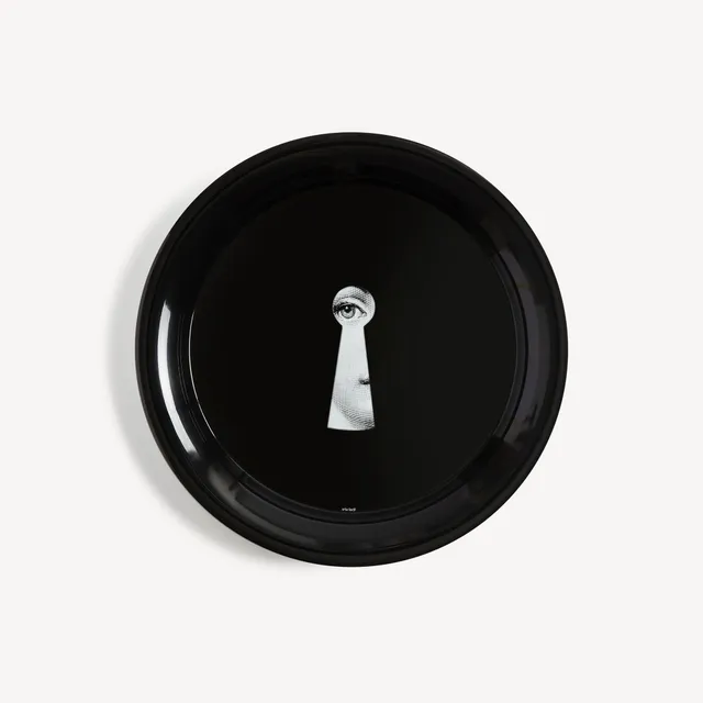 atelier-fornasetti-serratura-tablett-deko-lina-cavalieri-gesicht image 1