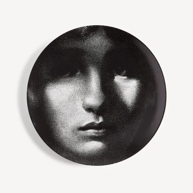 fornasetti-tema-e-variazioni-n-103-wandteller-porzellan-gesicht image 1