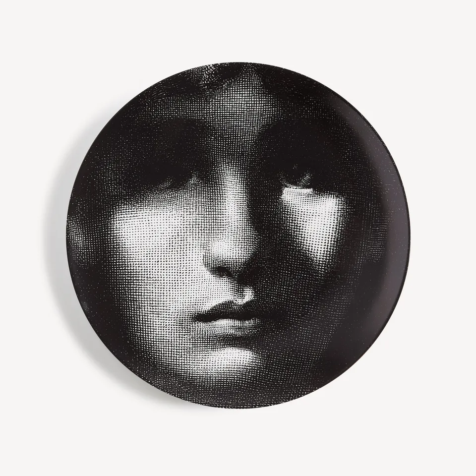 fornasetti-tema-e-variazioni-n-103-wandteller-porzellan-gesicht image 1