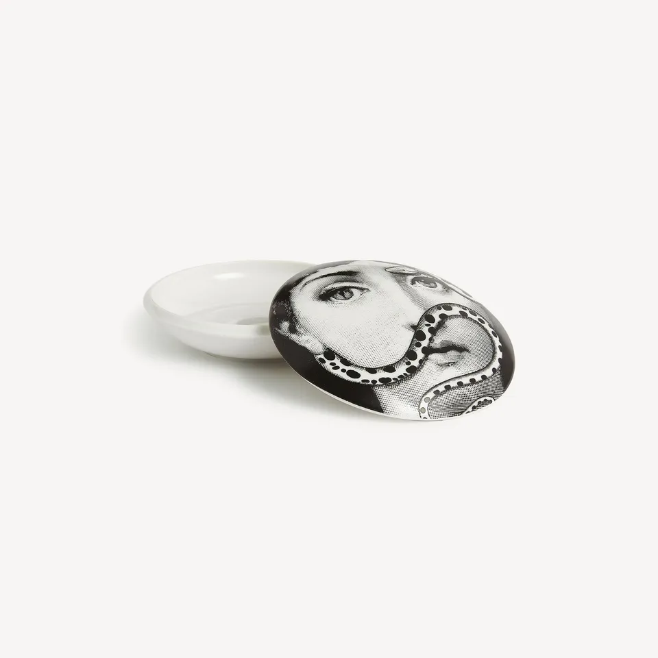 fornasetti-tema-e-variazioni-dose-rund-n-383-porzellan image 1