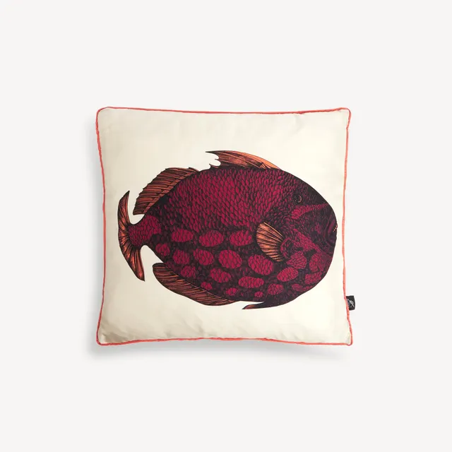 atelier-fornasetti-pesce-balestra-kissen-seide-rot image 1