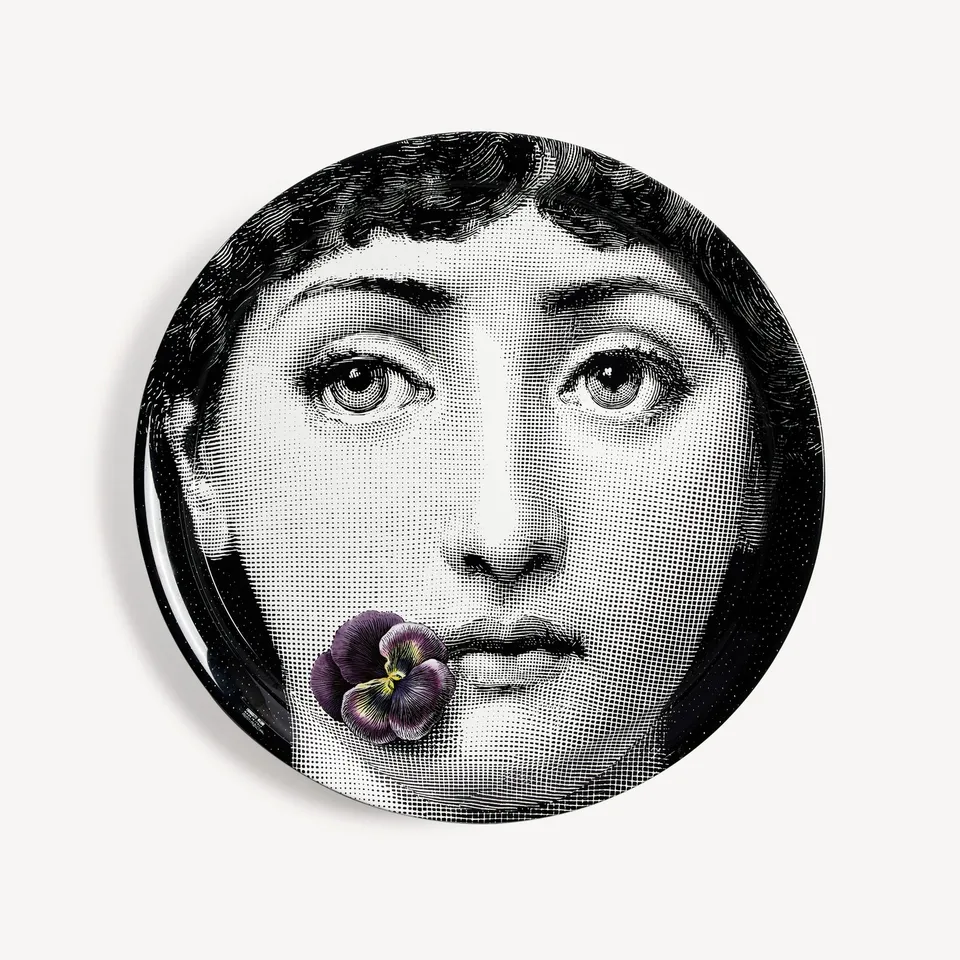 atelier-fornasetti-tema-137-tablett-metall-rund image 1