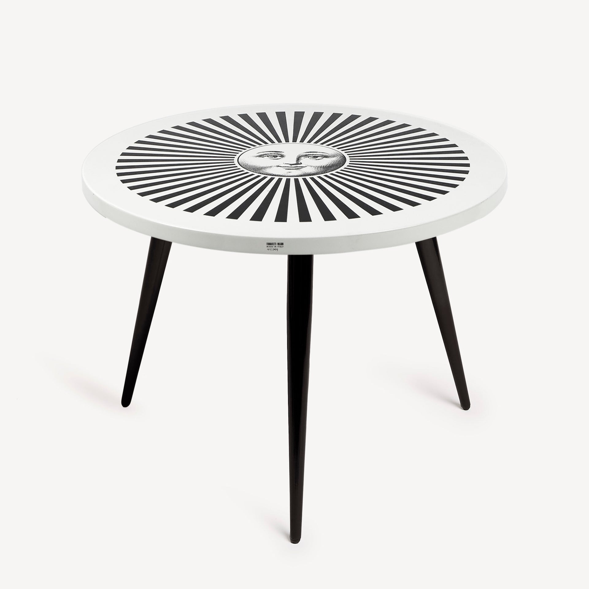 fornasetti-sole-raggiante-tisch-holz-sonne-dekor image 1