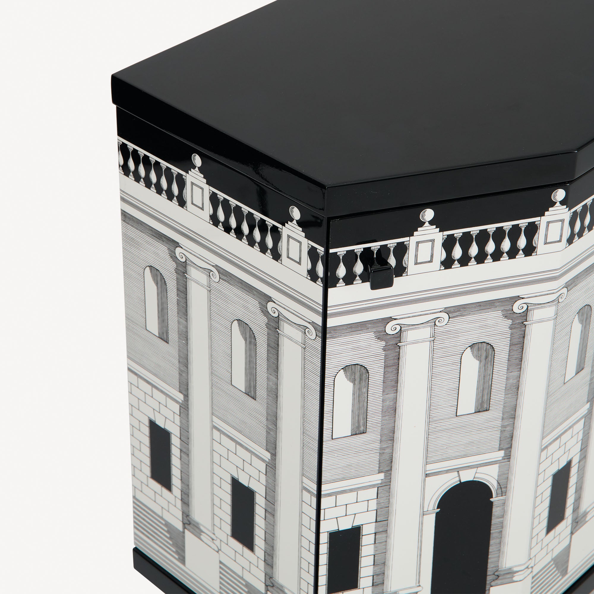 atelier-fornasetti-casa-con-colonne-nachttisch-s-ulendekor image 4