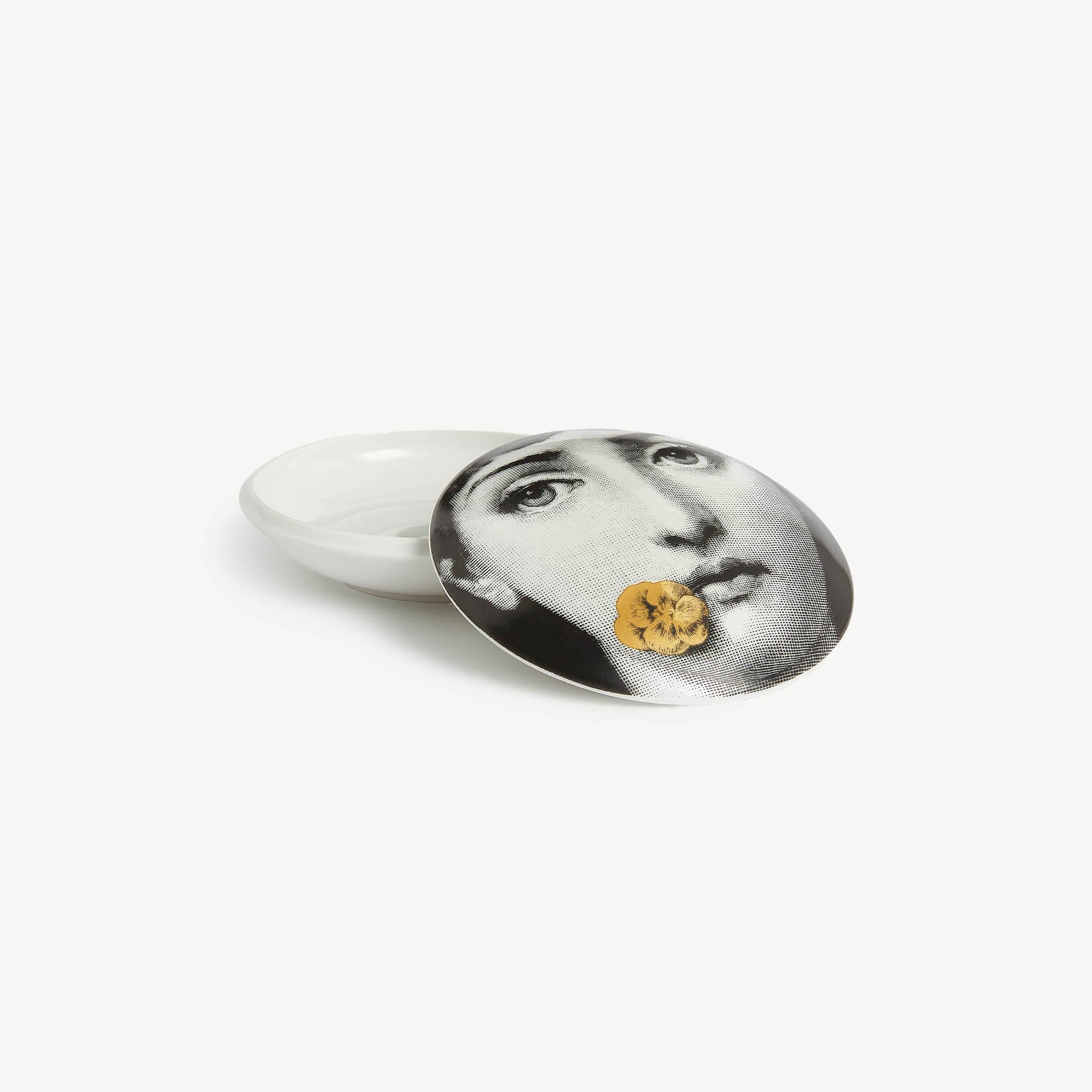 fornasetti-tema-e-variazioni-n-137-dose-rund-porzellan image 1