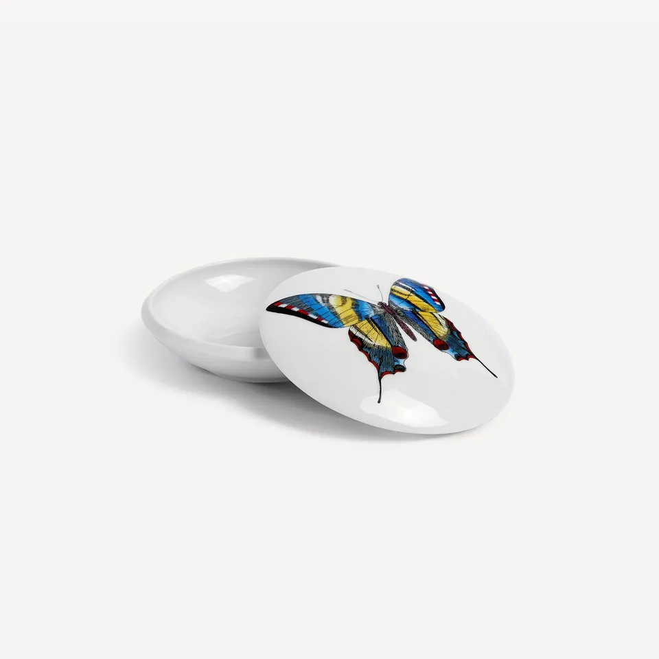 atelier-fornasetti-farfalle-round-box-porzellandose-schmetterling image 1