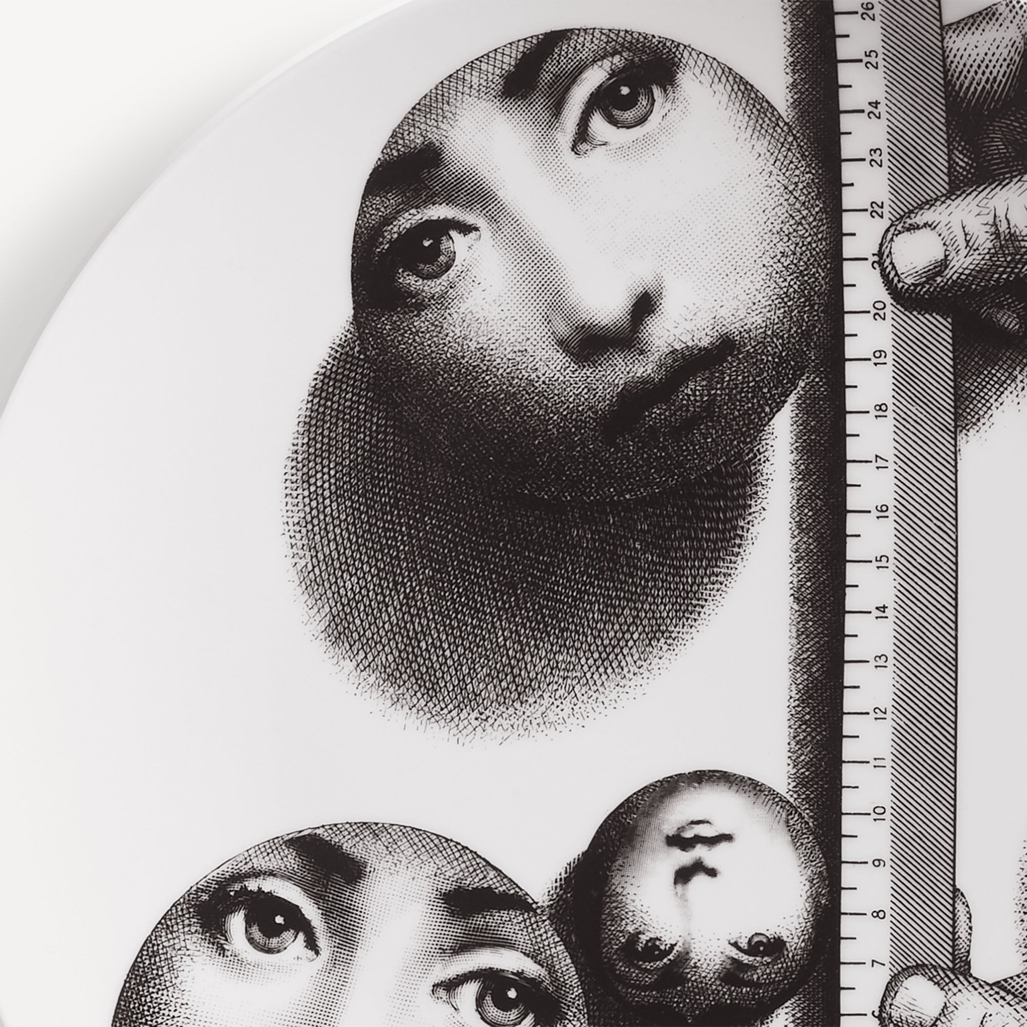 fornasetti-tema-e-variazioni-n-173-wandteller-porzellan image 4