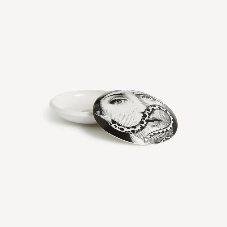 fornasetti-tema-e-variazioni-n-383-dose-rund-porzellan image 1
