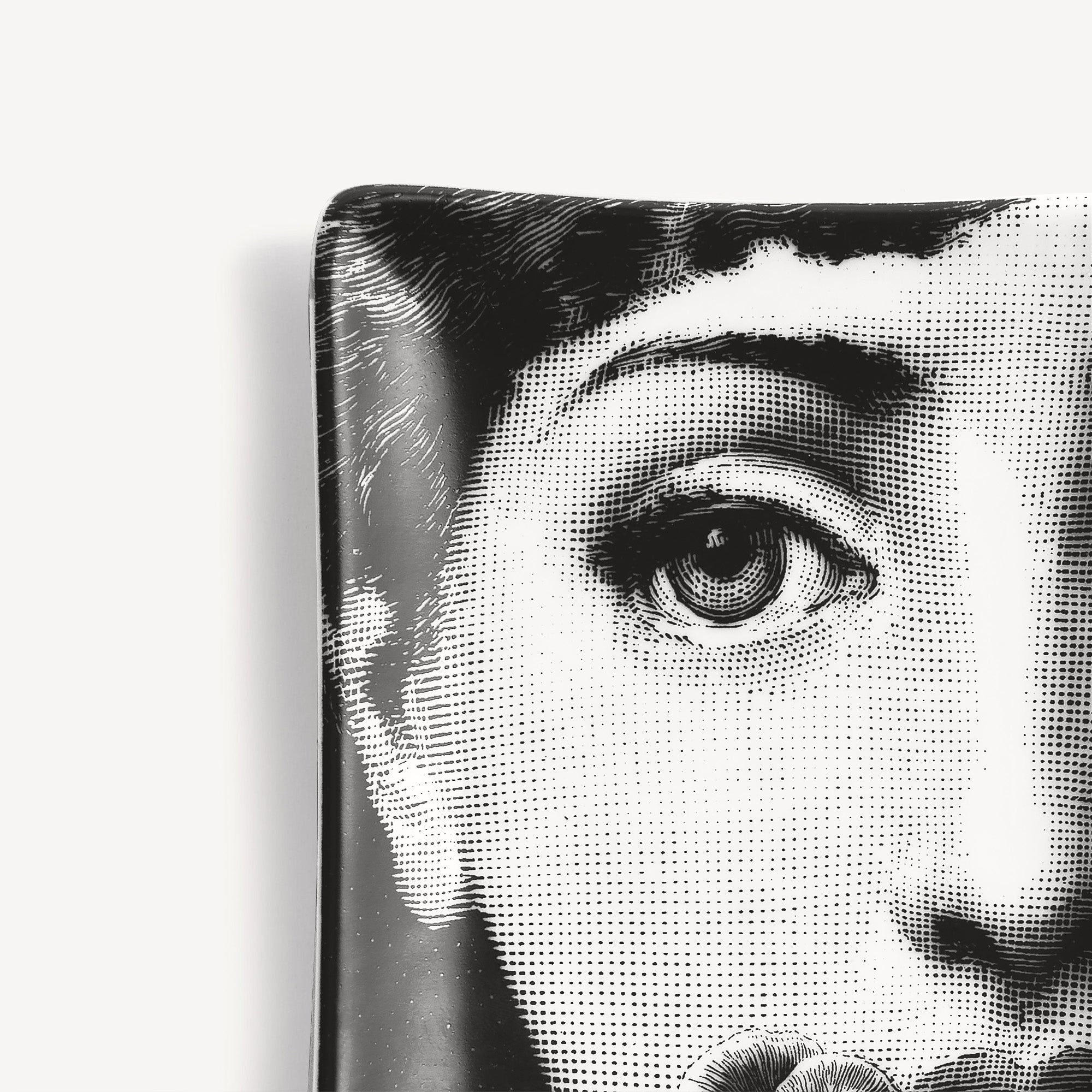 fornasetti-tema-e-variazioni-aschenbecher-n-137-rechteckig image 4