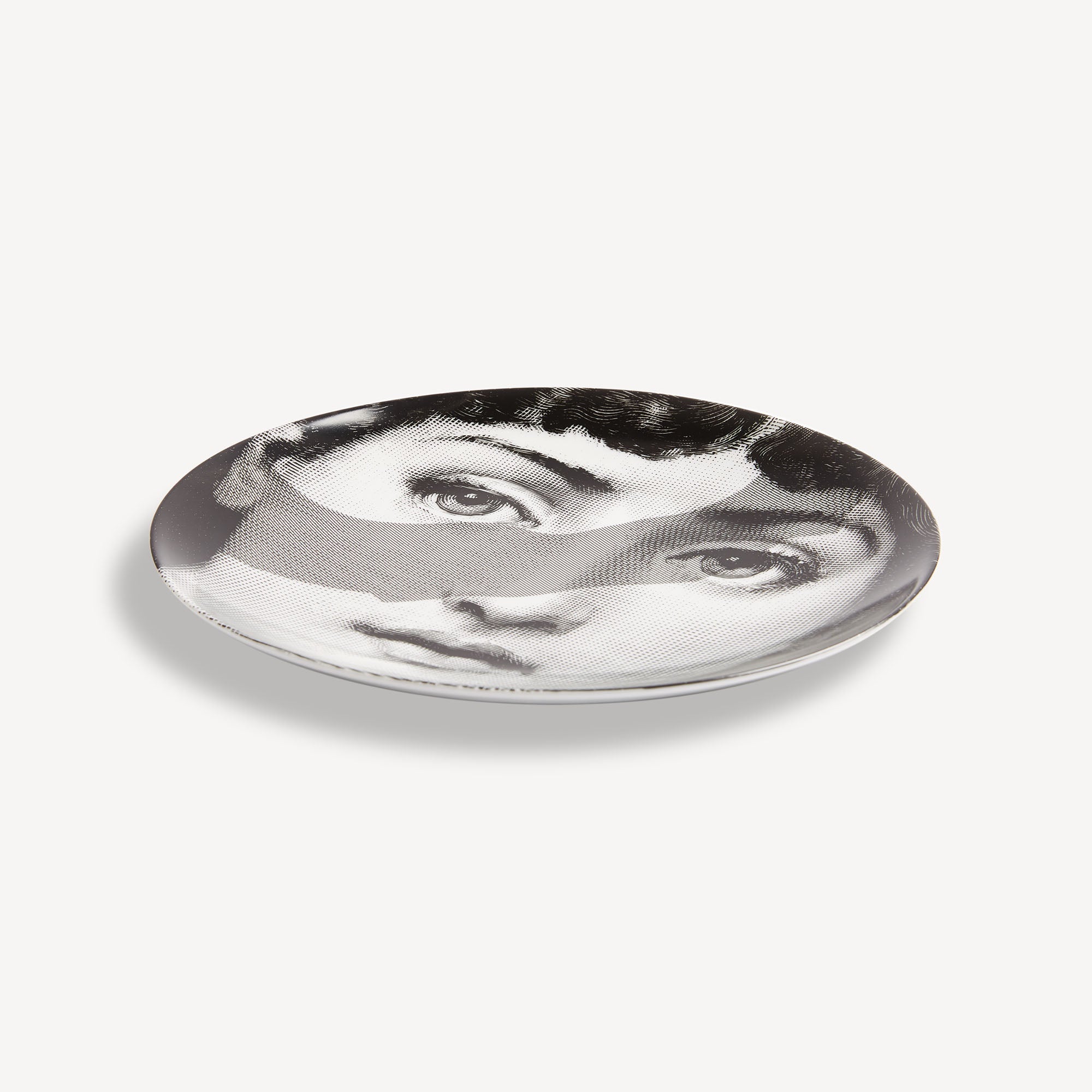 fornasetti-tema-e-variazioni-n-134-wandteller-porzellan-gesicht image 2