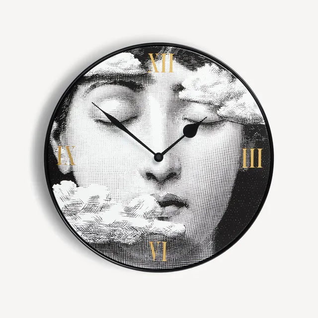 fornasetti-tra-le-nuvole-wanduhr-lina-cavalieri-metall image 1