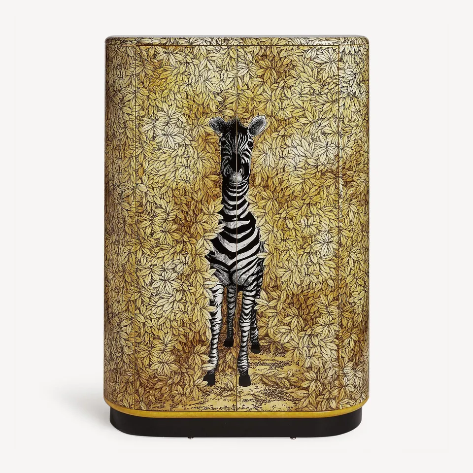 fornasetti-zebra-kommode-halbrund-lackiertes-holz-bl-tter image 1