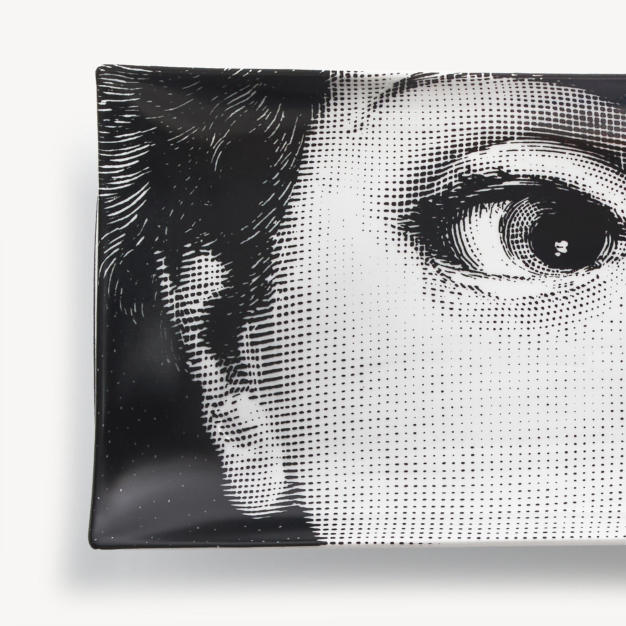 fornasetti-tema-e-variazioni-tablett-n-363-porzellan-gesicht image 4