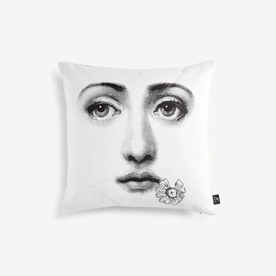fornasetti-tema-e-variazioni-n-288-kissen-lina-cavalieri image 1