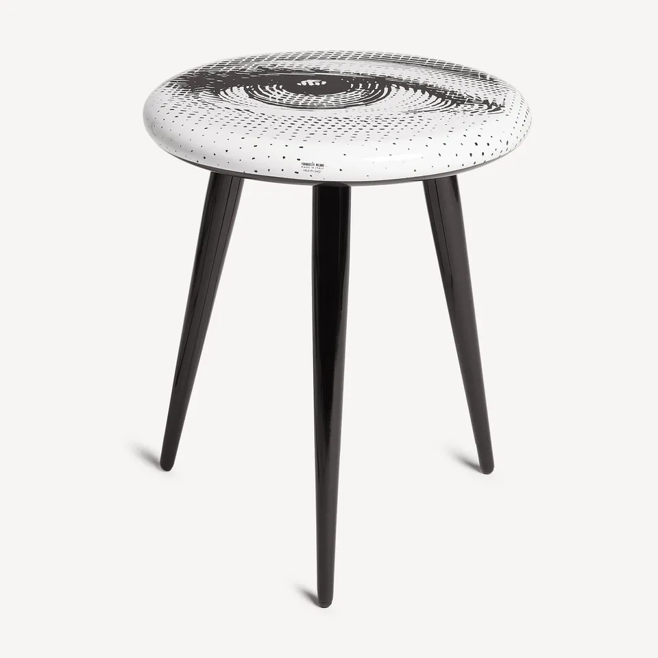 fornasetti-occhio-hocker-siebdruck-holzbeine-auge image 1