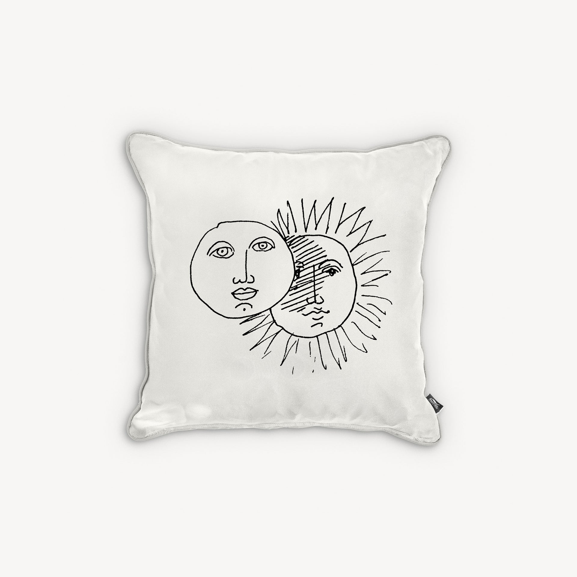 atelier-fornasetti-solitudo-kissen-seide-sonnenmotiv-abnehmbar image 1
