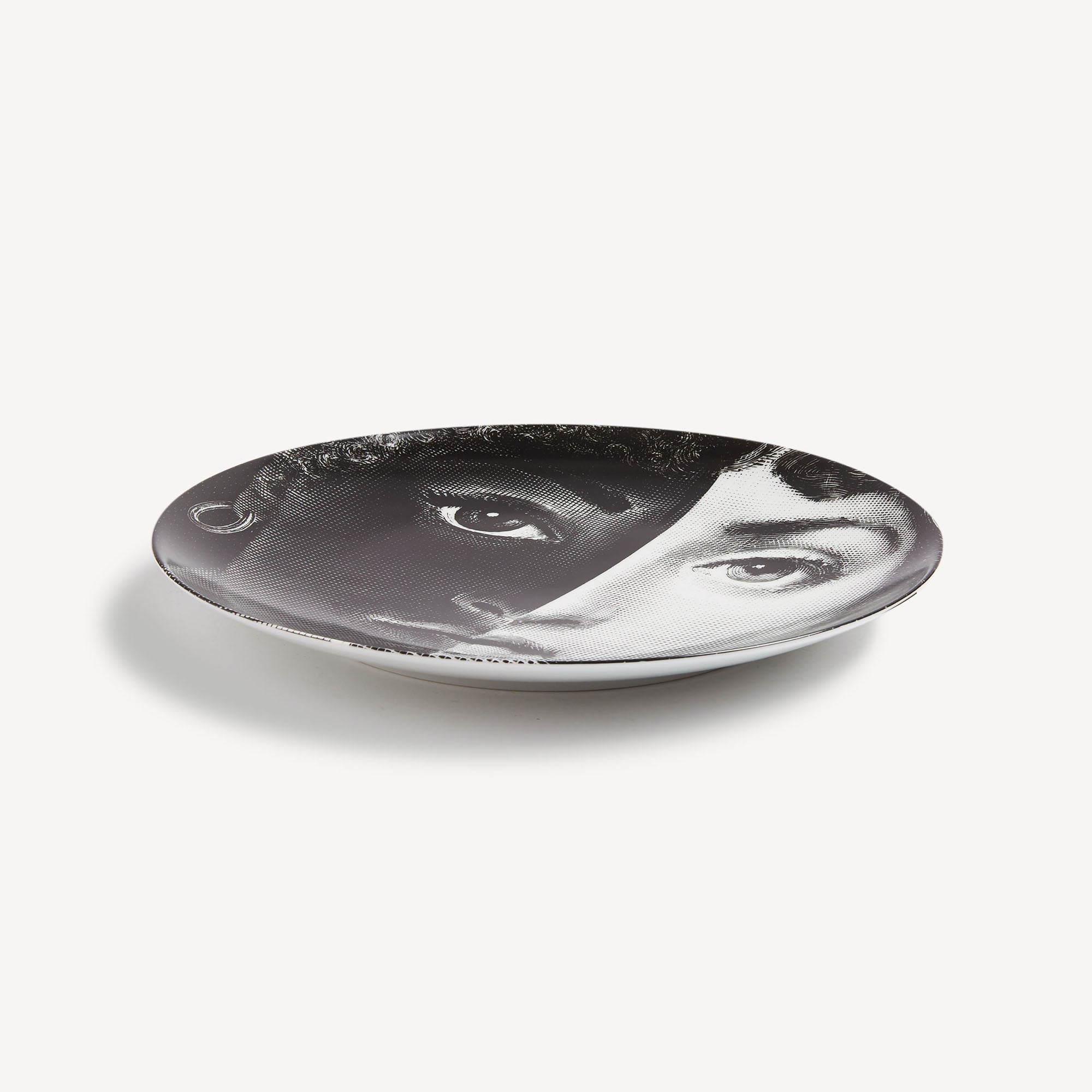 fornasetti-tema-e-variazioni-n-222-wandteller-porzellan-gesicht image 2