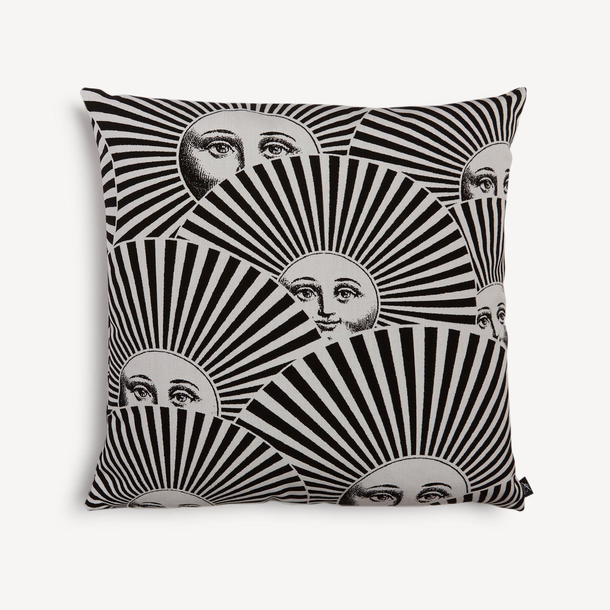 atelier-fornasetti-soli-a-ventaglio-outdoor-kissen-sonne image 1