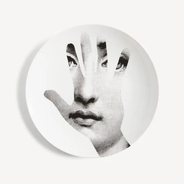 fornasetti-tema-e-variazioni-n-15-wandteller-porzellan-lina-cavalieri image 1
