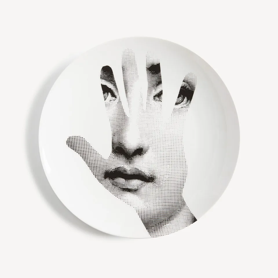 fornasetti-tema-e-variazioni-n-15-wandteller-porzellan-lina-cavalieri image 1