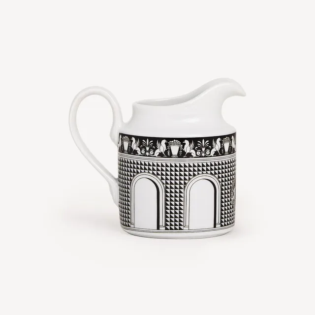 atelier-fornasetti-facciata-quattrocentesca-milchk-nnchen image 1