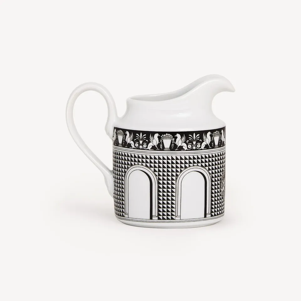 atelier-fornasetti-facciata-quattrocentesca-milchk-nnchen image 1