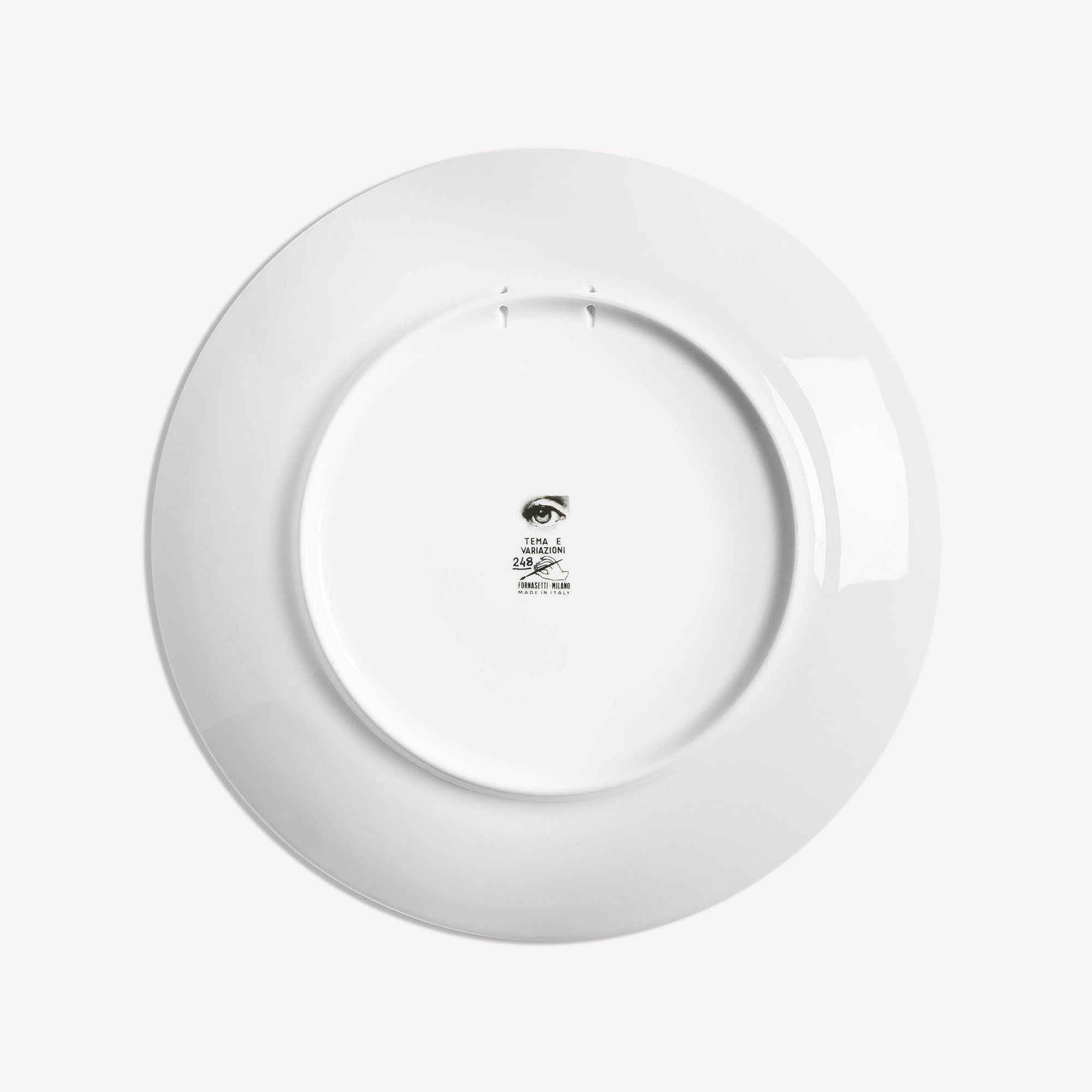 fornasetti-tema-e-variazioni-n-248-wandteller-porzellan-gesicht image 3
