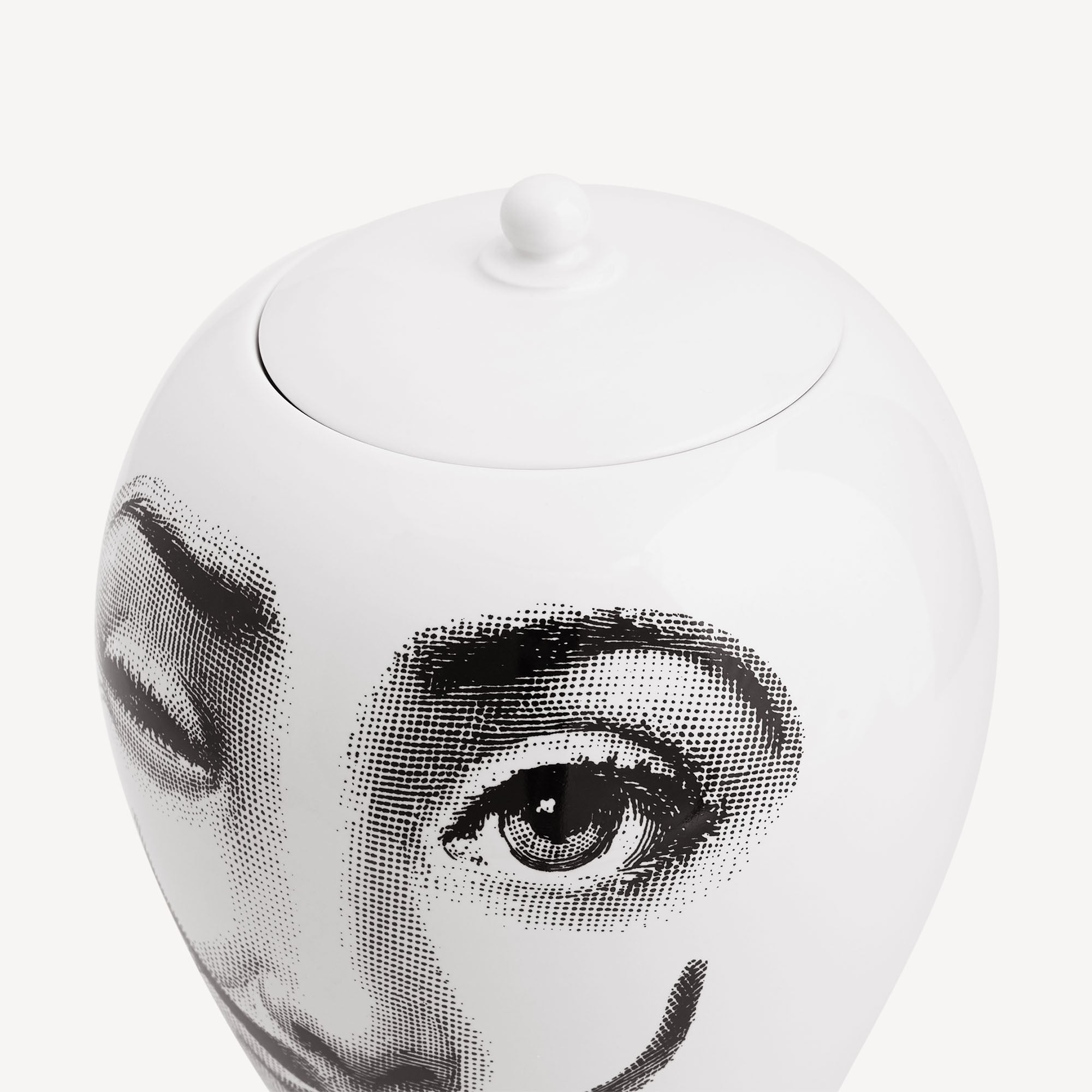 fornasetti-la-femme-aux-moustaches-vase-keramik-gesicht image 4