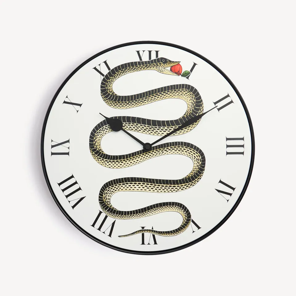 fornasetti-peccato-originale-wanduhr-rund-schlange-metall image 1